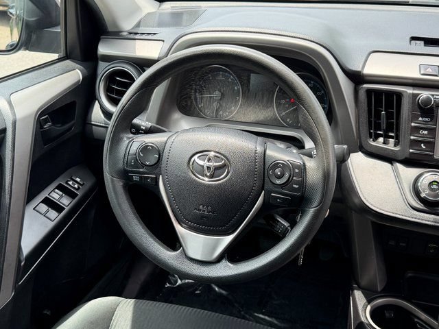 Used 2018 Toyota RAV4 LE FWD image 16