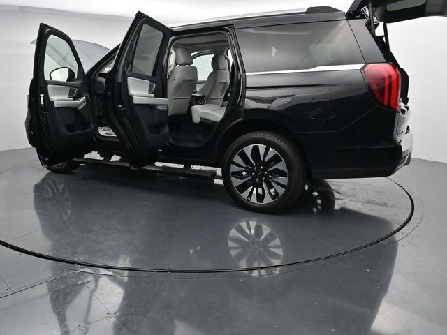 Certified 2025 Ford Expedition Platinum w/ Driver's Package AWD/4WD image 39