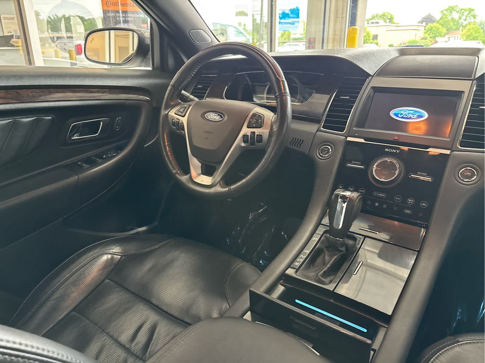 Certified 2018 Ford Taurus Limited AWD/4WD image 12