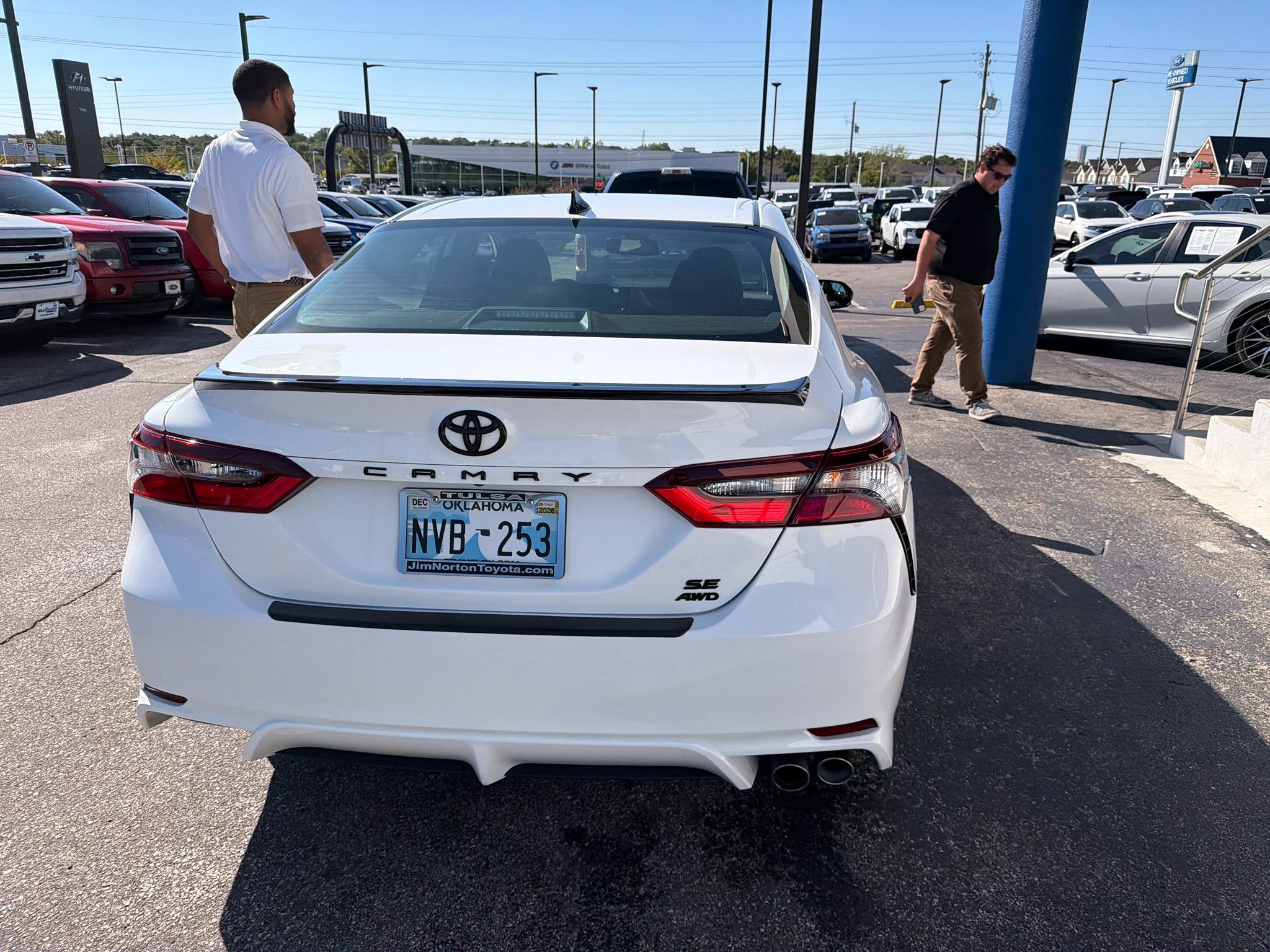Used 2023 Toyota Camry SE w/ Convenience Package AWD/4WD image 6