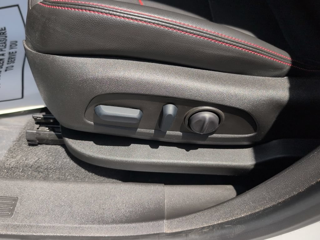 Used 2022 Chevrolet Equinox RS w/ RS Leather Package FWD image 9