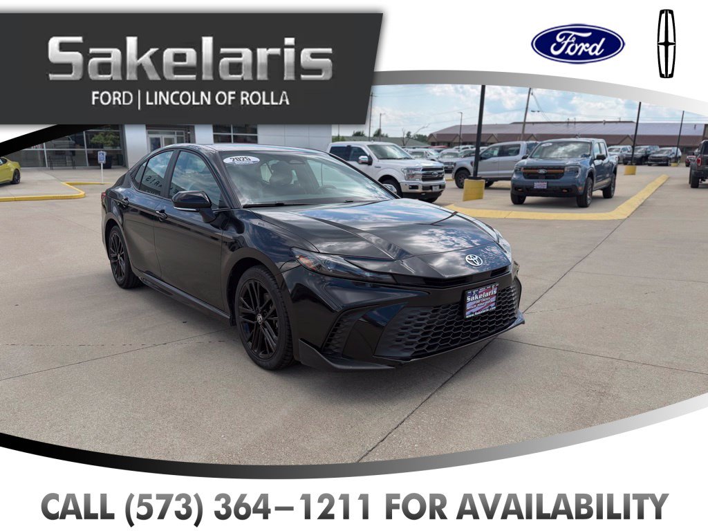 Used 2025 Toyota Camry SE FWD image 3