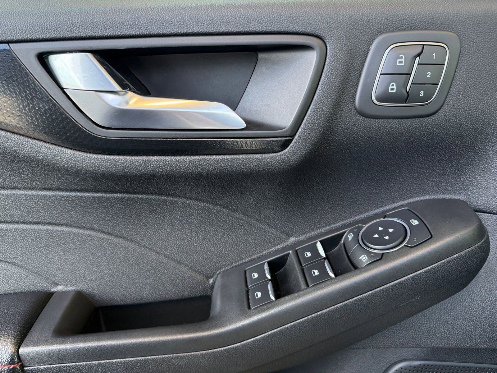 Certified 2022 Ford Escape SEL w/ SEL Stealth AWD Package image 13