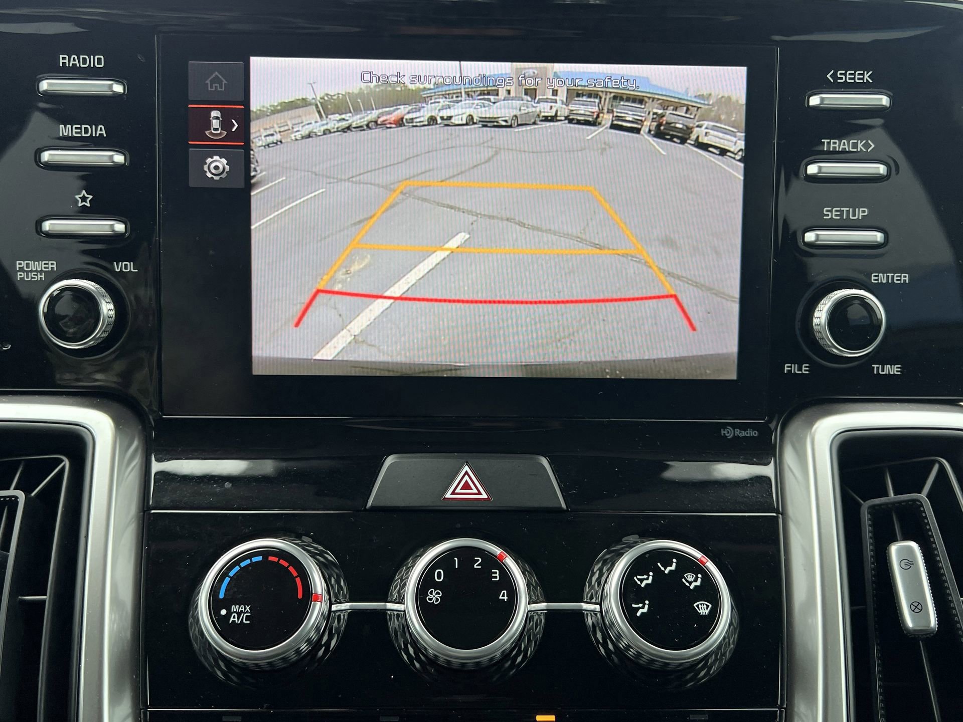 Used 2023 Kia Sorento LX image 10