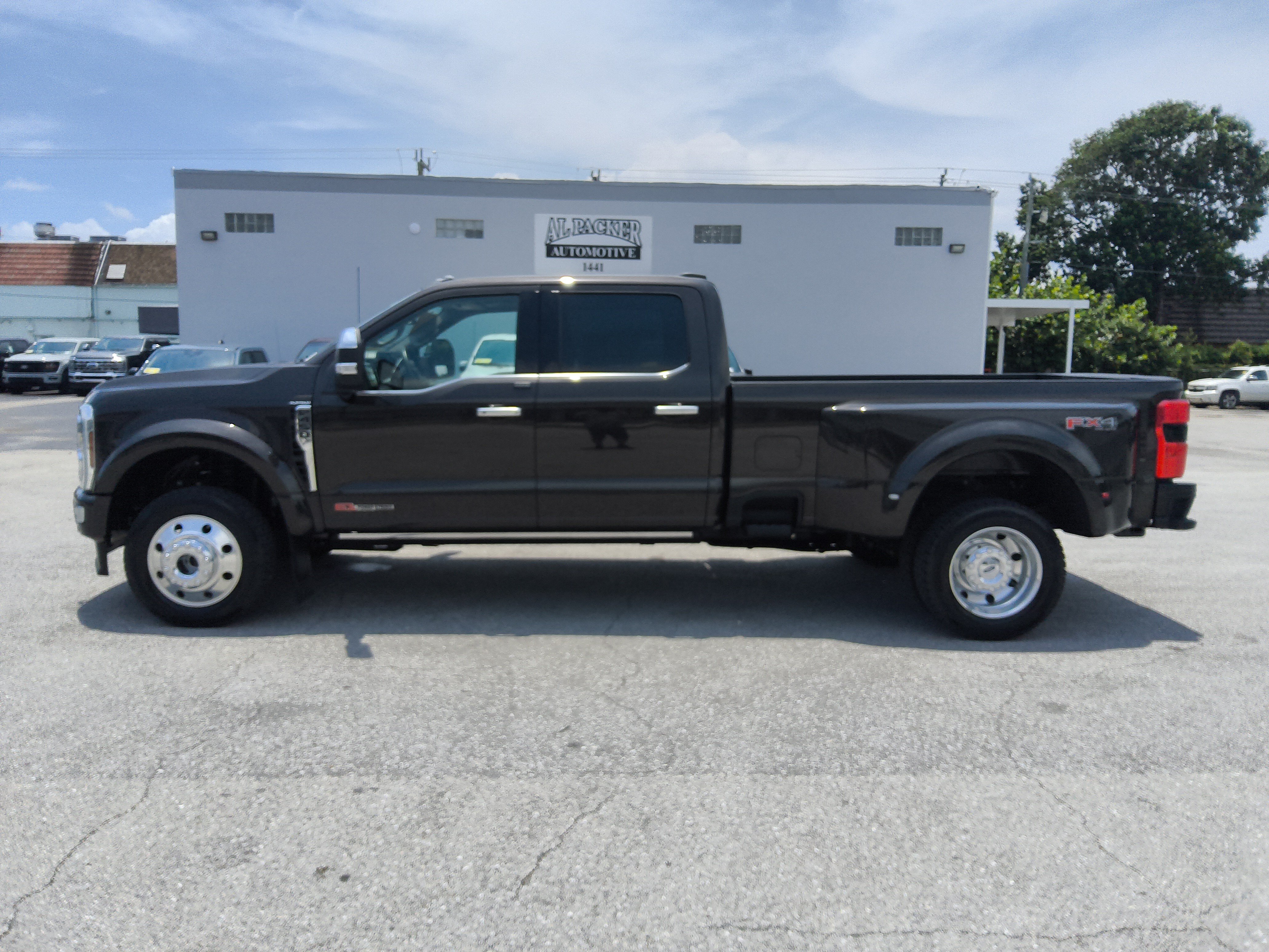 Certified 2025 Ford F450 Platinum w/ Platinum Plus Package AWD/4WD image 2