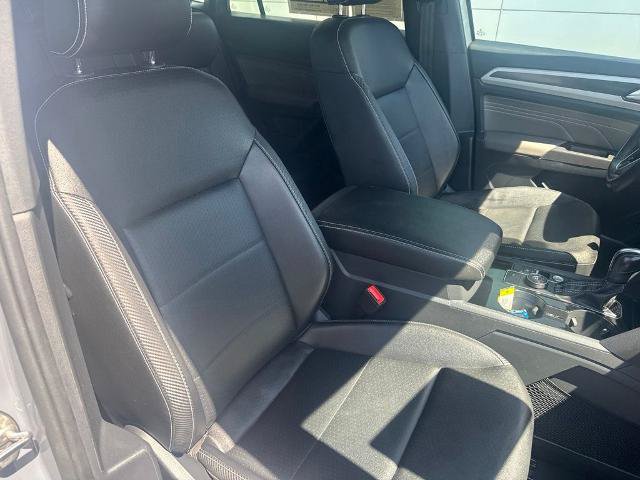 Used 2023 Volkswagen Atlas Cross Sport SEL R-Line AWD/4WD image 36