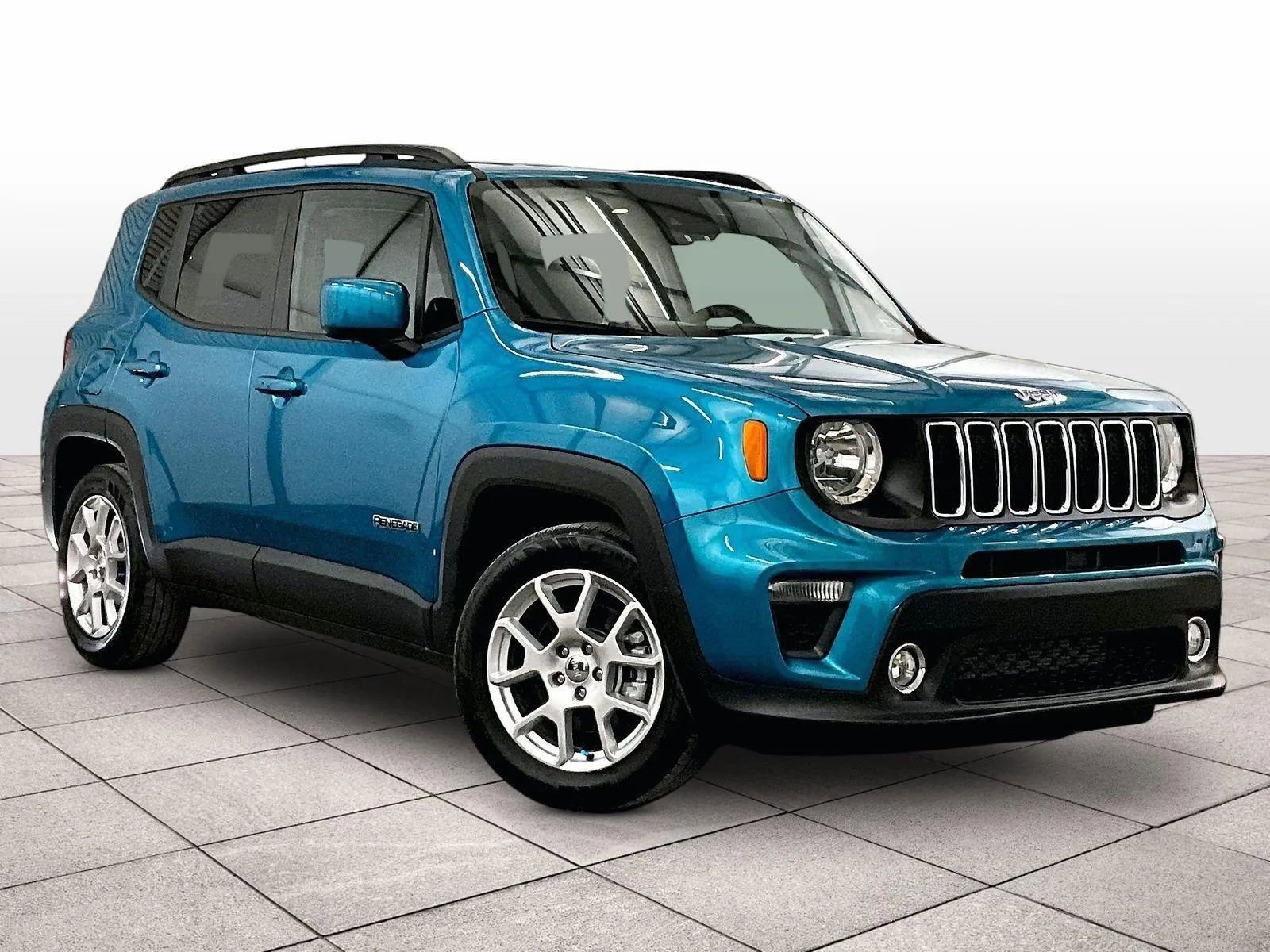 Used 2021 Jeep Renegade Latitude FWD image 2