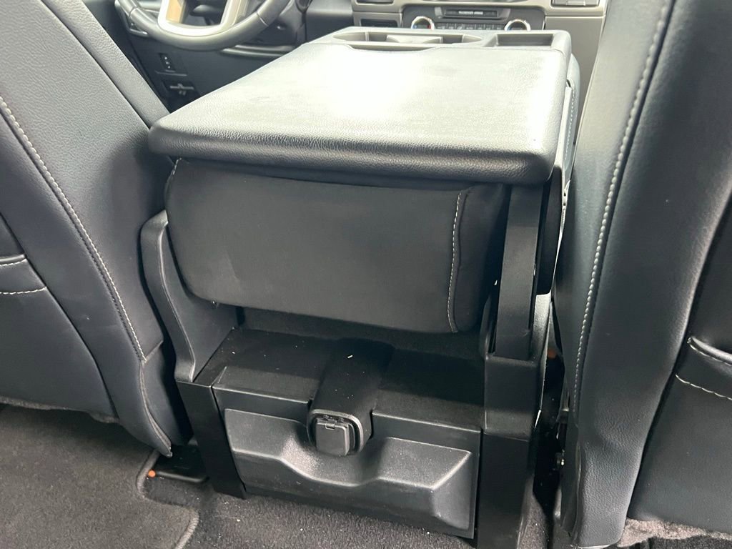 Certified 2022 Ford F350 Lariat w/ Chrome Package image 23