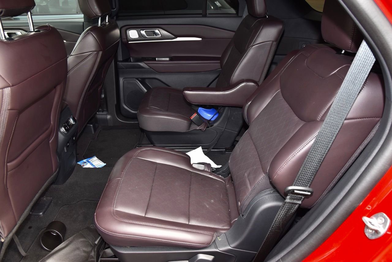 Certified 2025 Ford Explorer Platinum image 11