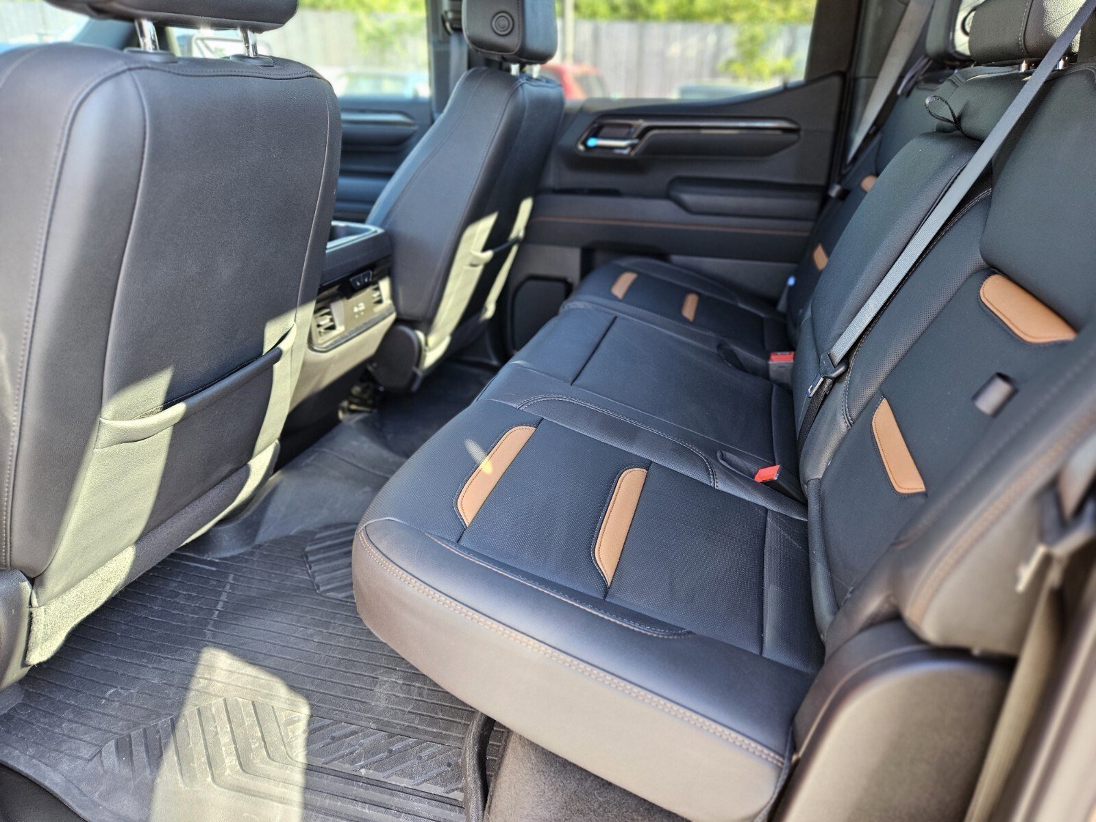 Used 2024 GMC Sierra 1500 AT4 w/ Technology Package image 18