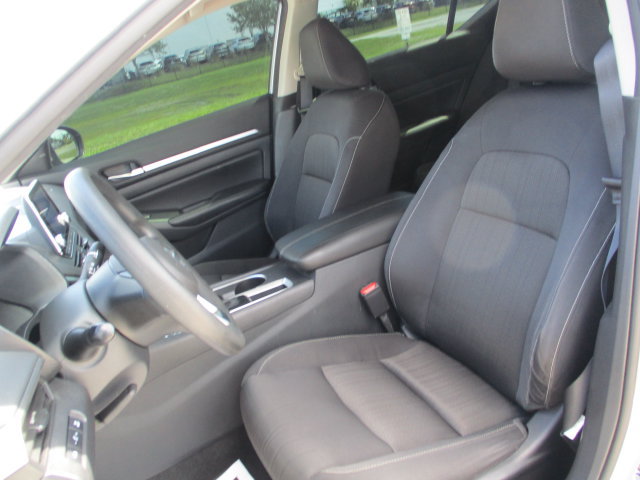 Used 2022 Nissan Altima 2.5 SV FWD image 14