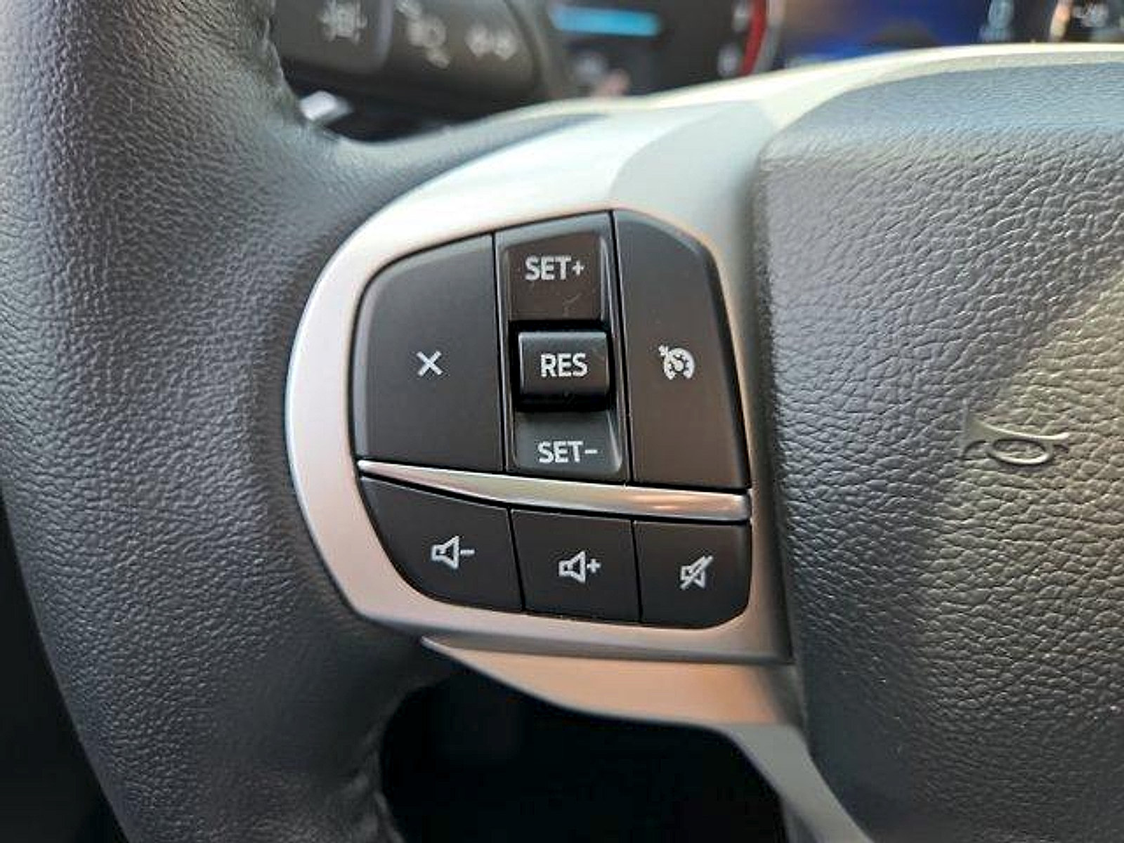 Certified 2023 Ford Explorer XLT w/ Equipment Group 202A AWD/4WD image 14