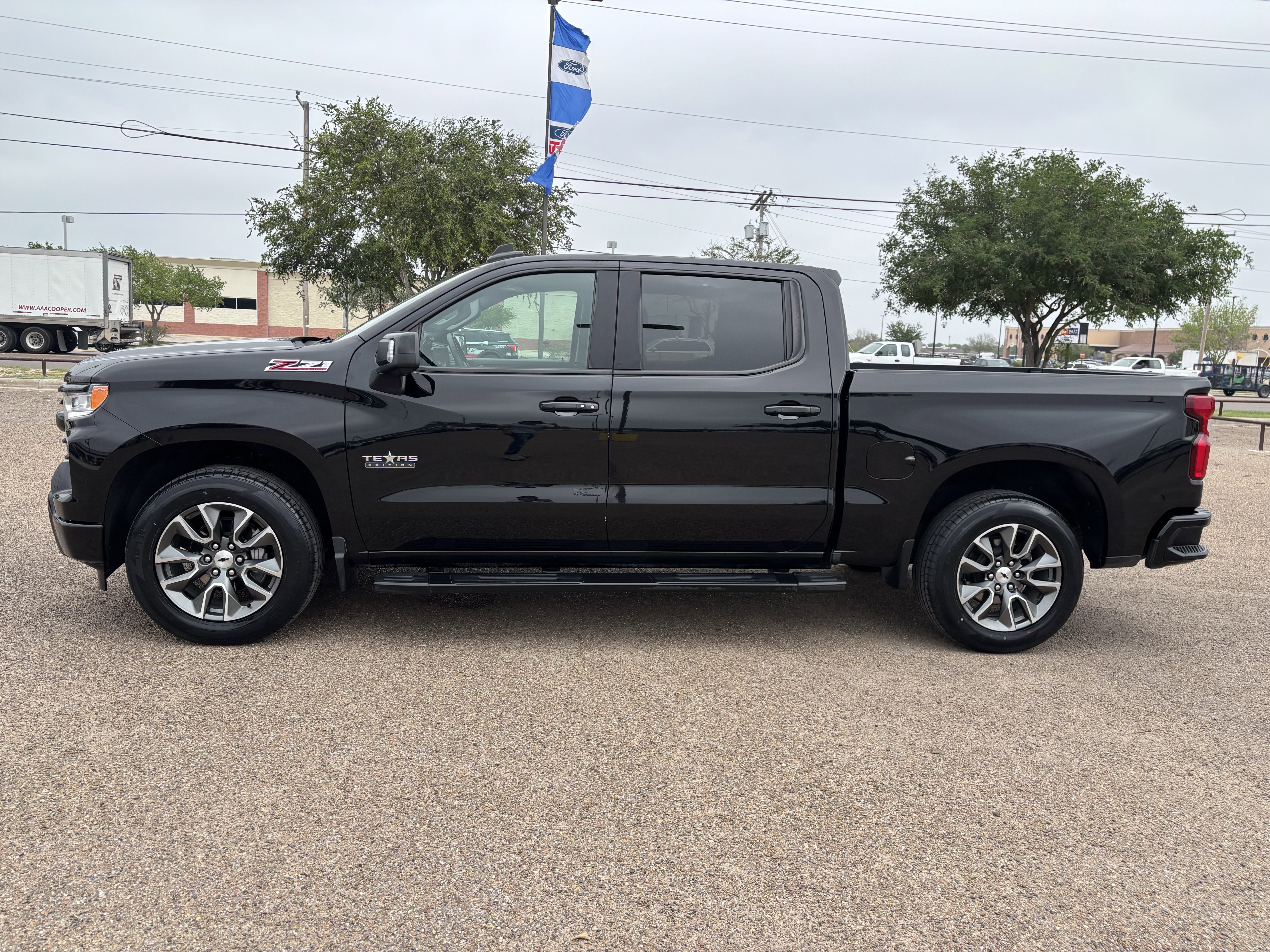 Used 2023 Chevrolet Silverado 1500 RST RWD image 2