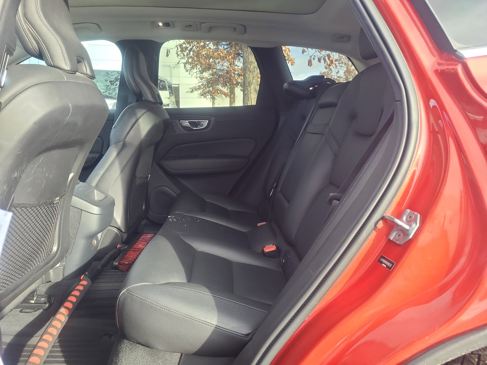 Used 2019 Volvo XC60 T5 Momentum w/ Premium Package image 16