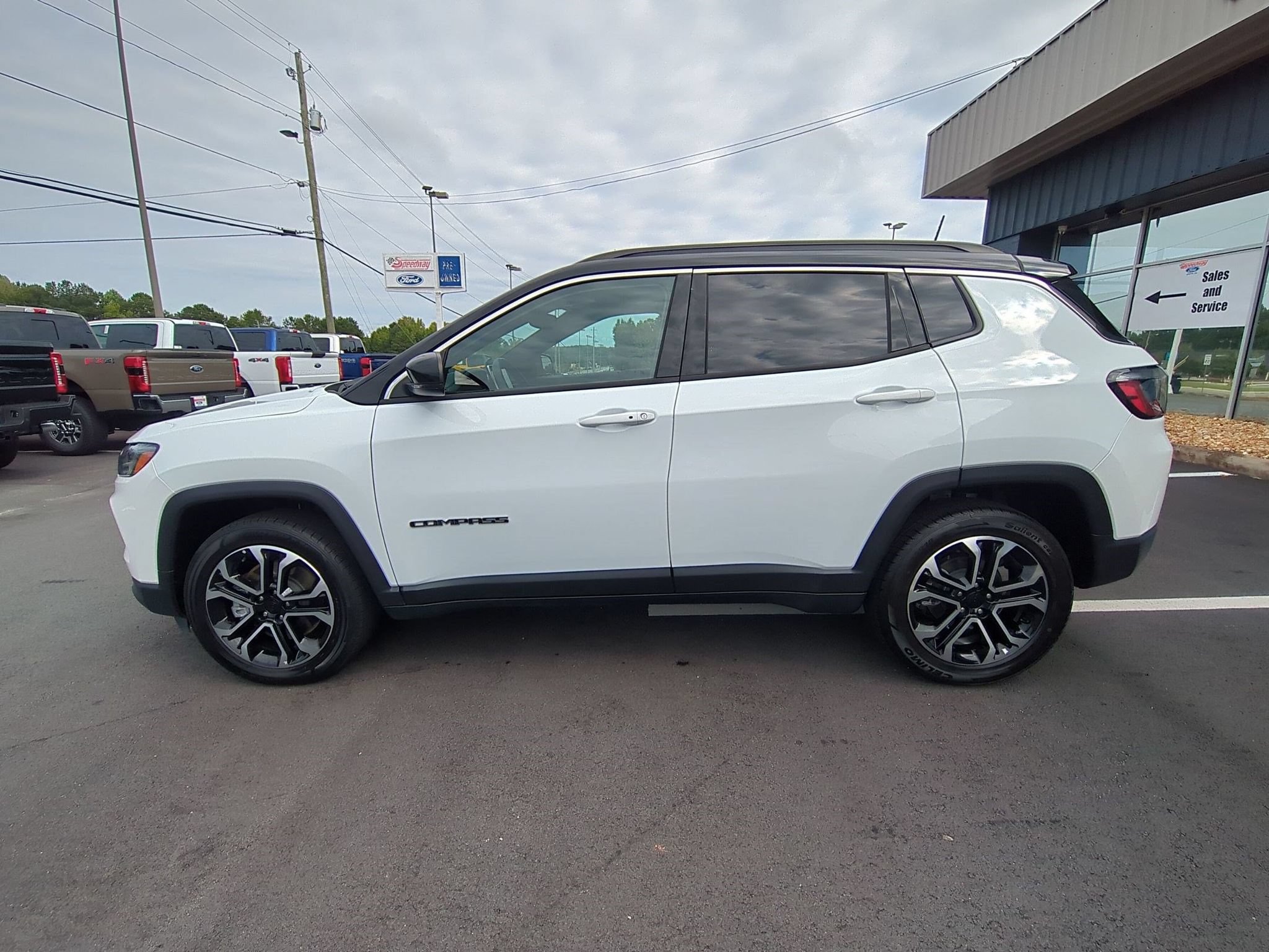 Used 2024 Jeep Compass Limited AWD/4WD image 10