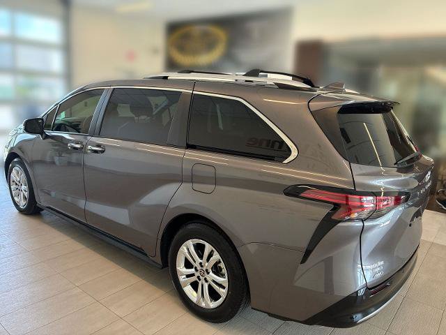 Used 2023 Toyota Sienna Platinum AWD/4WD image 3