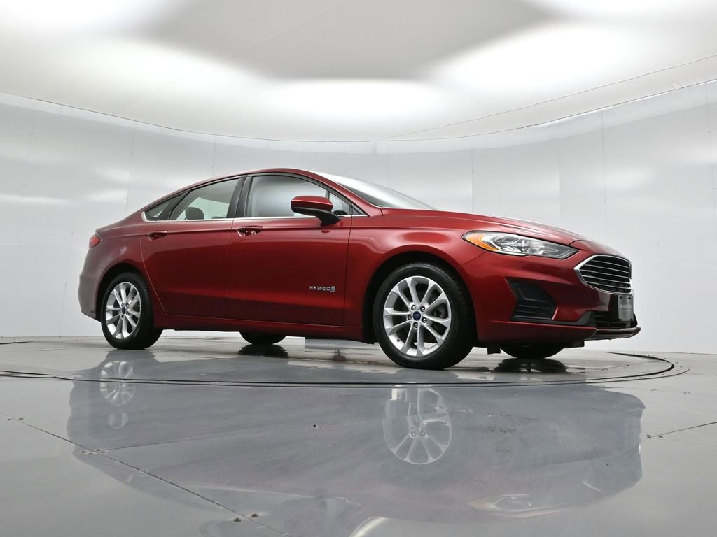 Certified 2019 Ford Fusion SE image 2