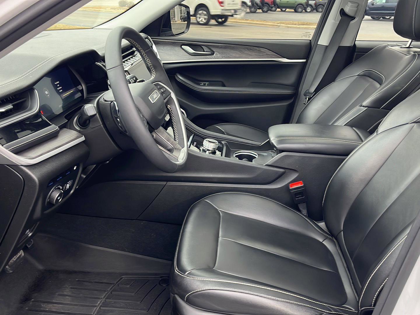 Used 2024 Jeep Grand Cherokee Limited 4xe image 10