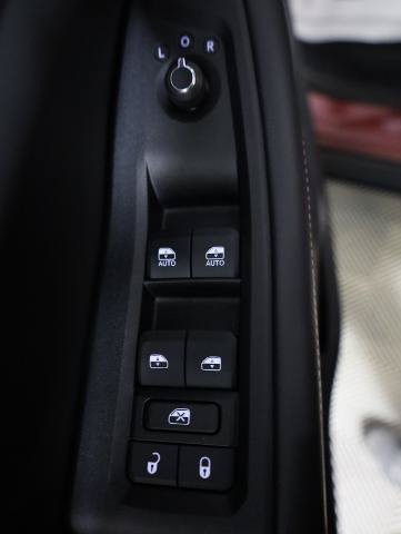 Used 2024 Jeep Grand Cherokee Limited AWD/4WD image 23