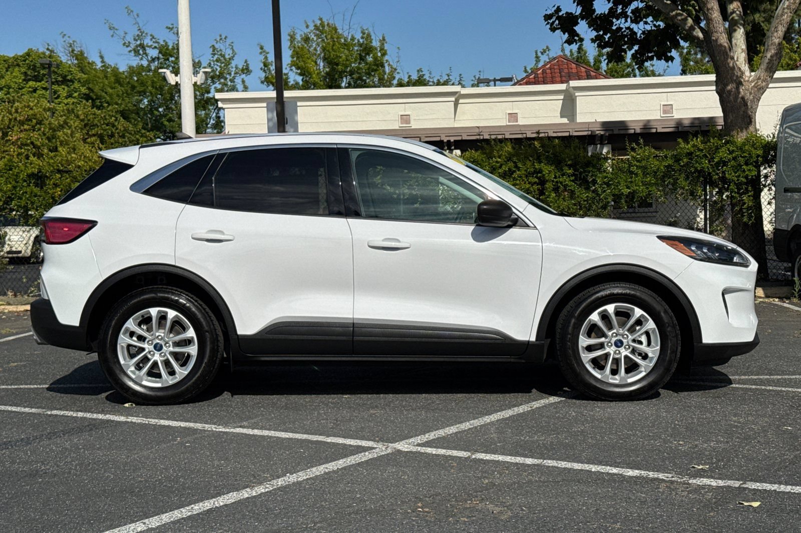 Certified 2022 Ford Escape SE FWD image 3