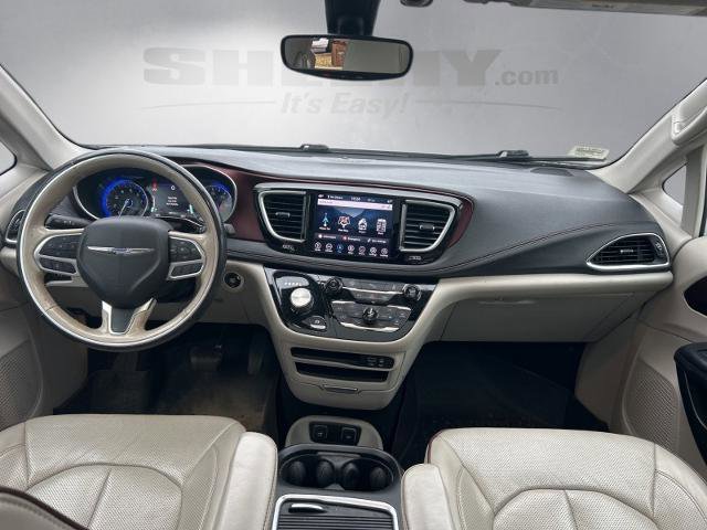 Used 2020 Chrysler Pacifica Limited image 3