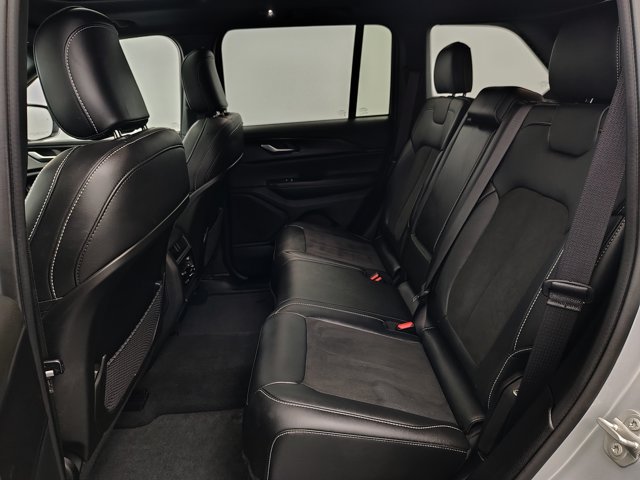 Used 2023 Jeep Grand Cherokee Altitude AWD/4WD image 24