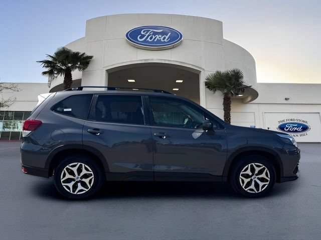 Used 2022 Subaru Forester Premium AWD/4WD image 5