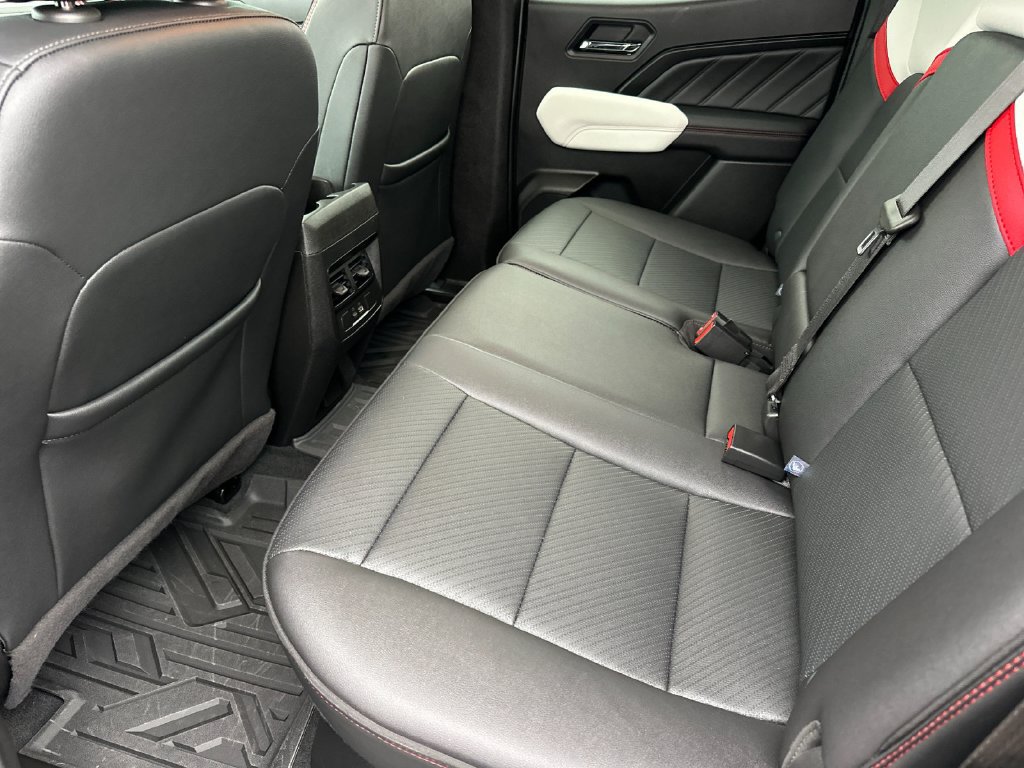 Used 2024 GMC Canyon AT4X AWD/4WD image 11