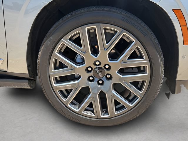 Used 2025 GMC Yukon Denali Ultimate AWD/4WD image 9