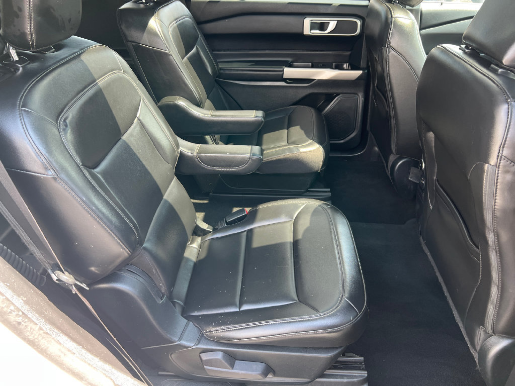 Certified 2022 Ford Explorer XLT w/ Equipment Group 202A AWD/4WD image 18