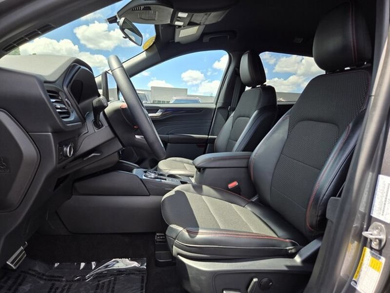 Certified 2024 Ford Escape ST-Line w/ Tech Pack #1 FWD image 9