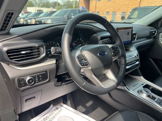 Certified 2023 Ford Explorer XLT w/ Equipment Group 202A AWD/4WD image 7