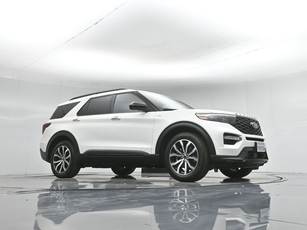 Certified 2022 Ford Explorer ST-Line RWD image 4