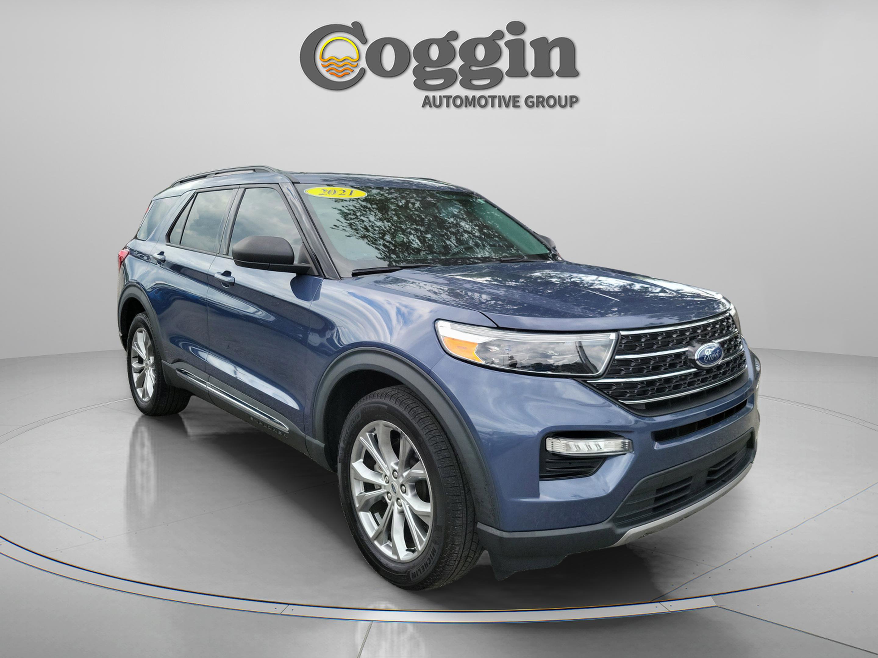 Certified 2021 Ford Explorer XLT w/ Equipment Group 202A AWD/4WD image 4