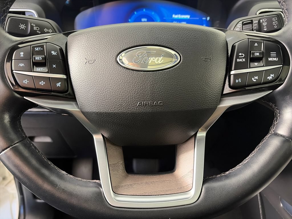 Certified 2022 Ford Explorer Platinum w/ Equipment Group 601A AWD/4WD image 16