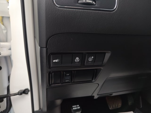 Used 2024 Nissan Armada SL w/ Captain's Chairs Package AWD/4WD image 23
