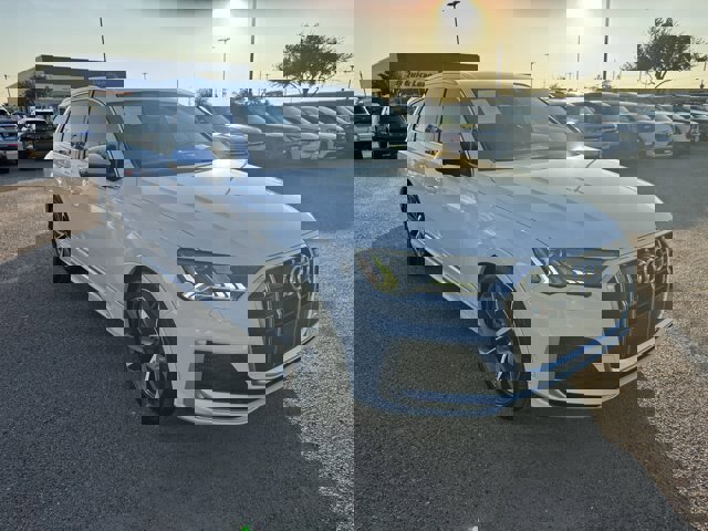 Used 2021 Audi SQ7 Premium Plus w/ Driver Assistance Package image 5