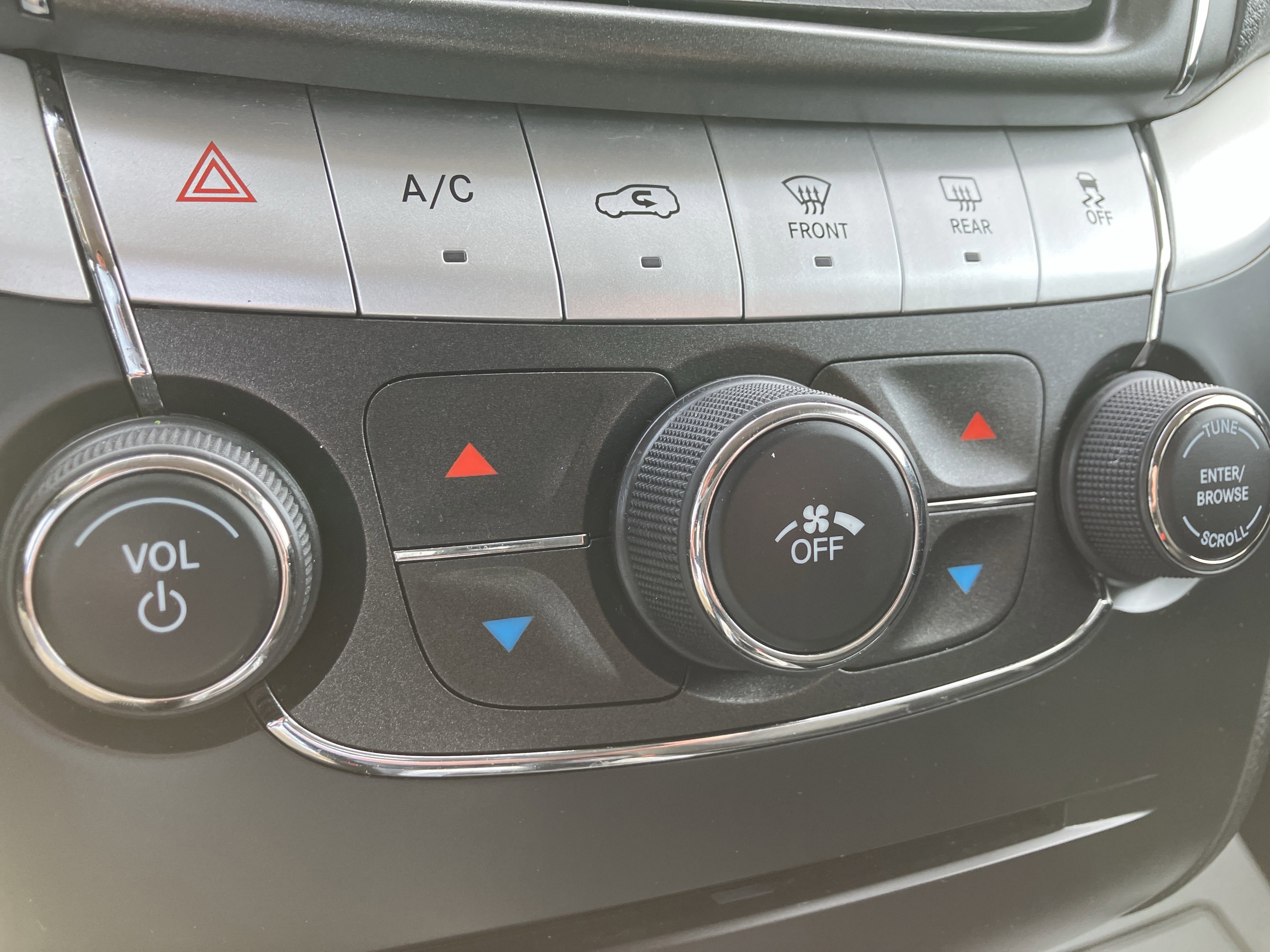 Used 2020 Dodge Journey SE image 29