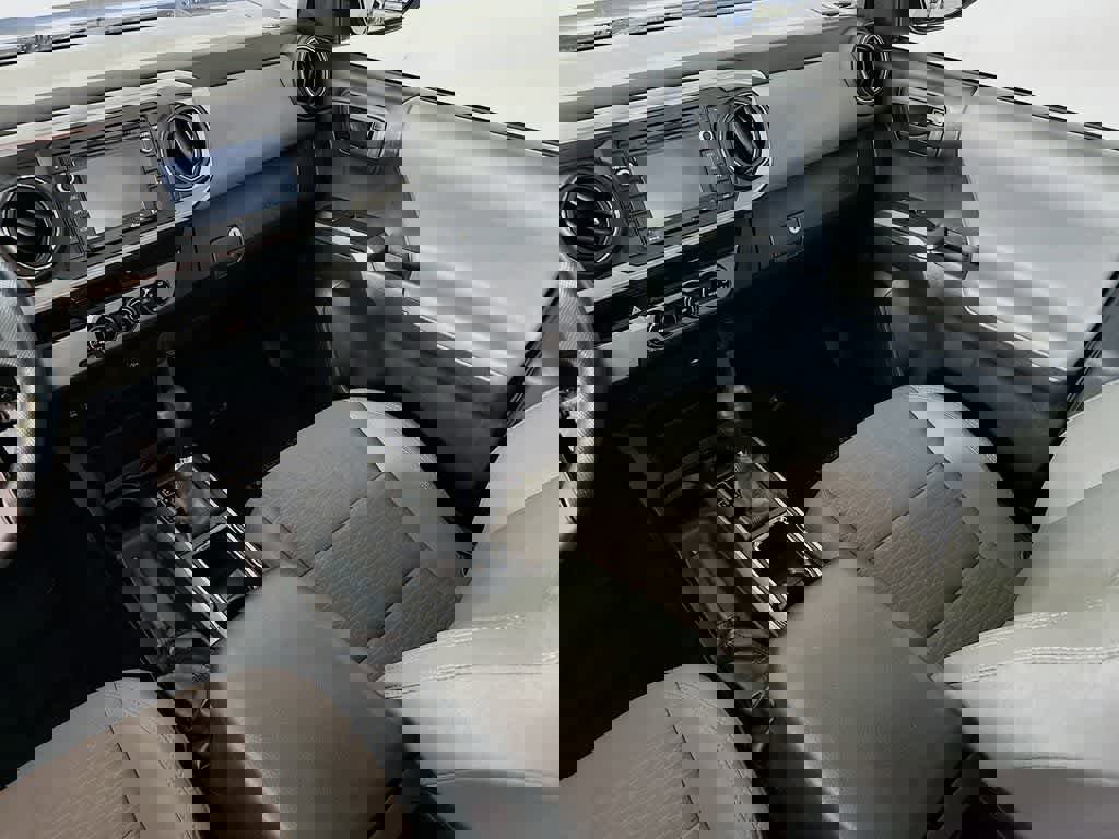 Used 2018 Toyota Tacoma SR5 image 14