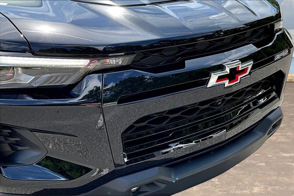 Used 2025 Chevrolet Colorado ZR2 w/ Technology Package AWD/4WD image 35