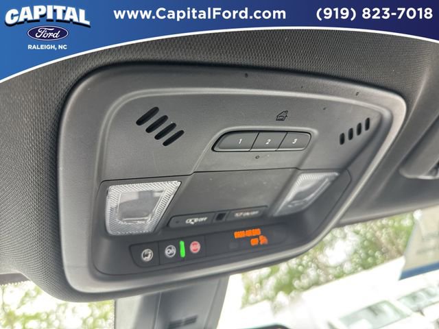 Used 2022 Chevrolet Traverse LT FWD image 32