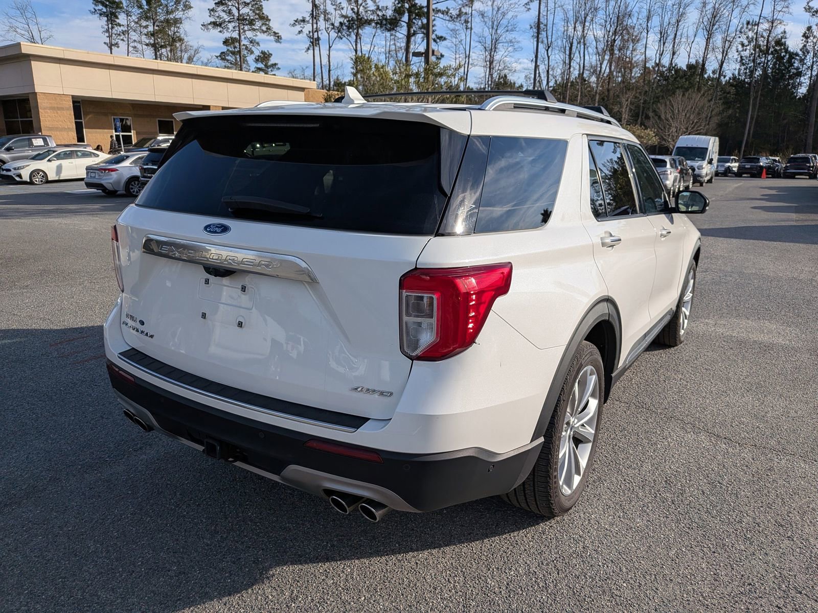 Certified 2021 Ford Explorer Platinum w/ Equipment Group 601A image 3