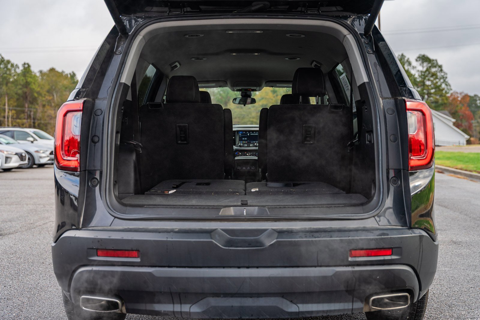 Used 2023 GMC Acadia SLE w/ Driver Convenience Package image 16