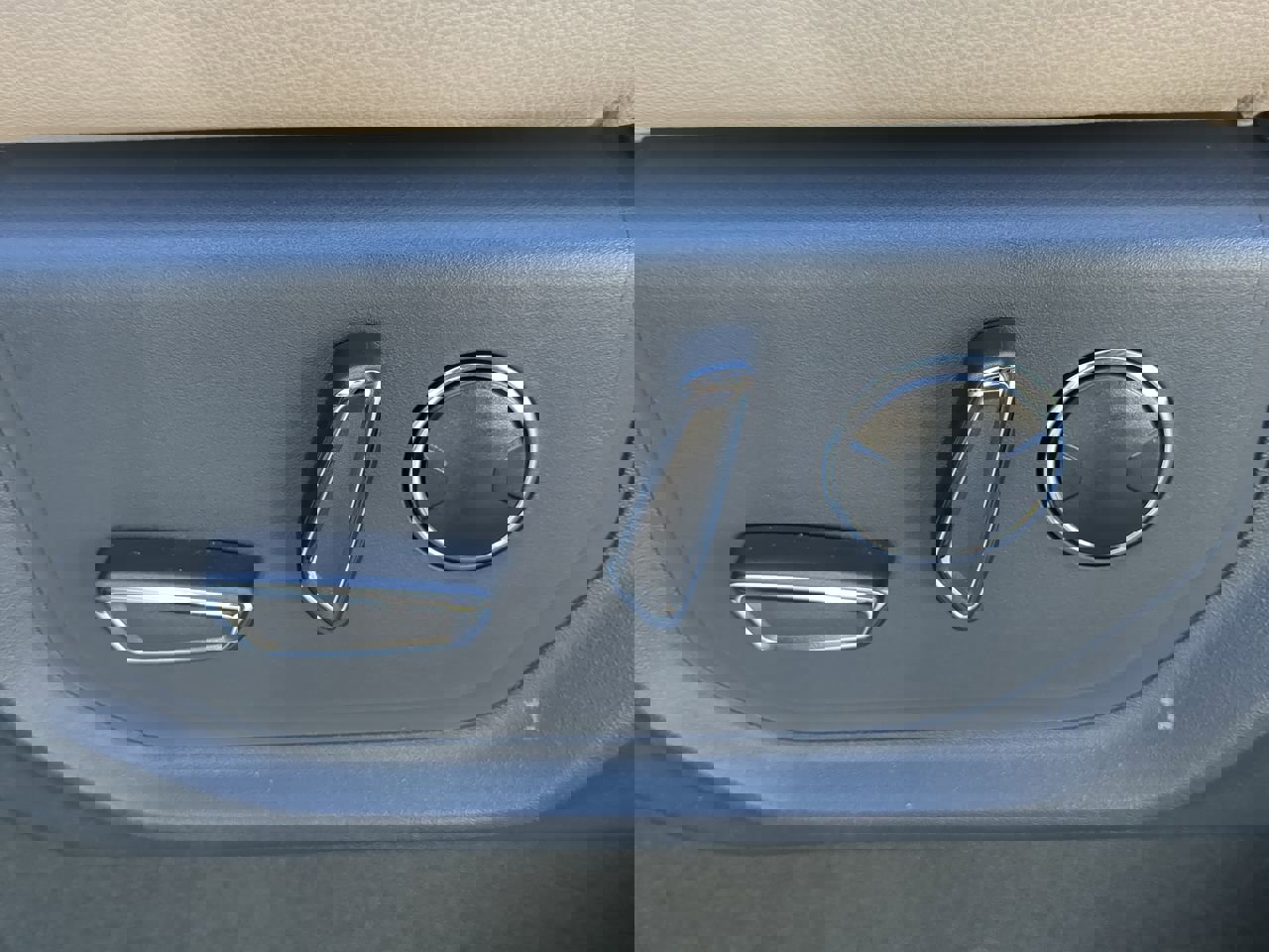 Certified 2024 Ford Expedition Limited image 30