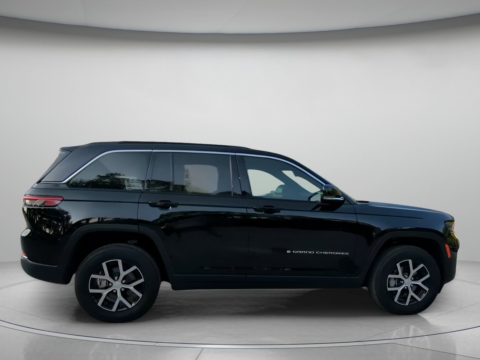 Used 2025 Jeep Grand Cherokee Limited AWD/4WD image 32