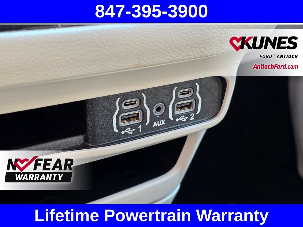 Used 2023 Chrysler Pacifica Touring-L FWD image 41