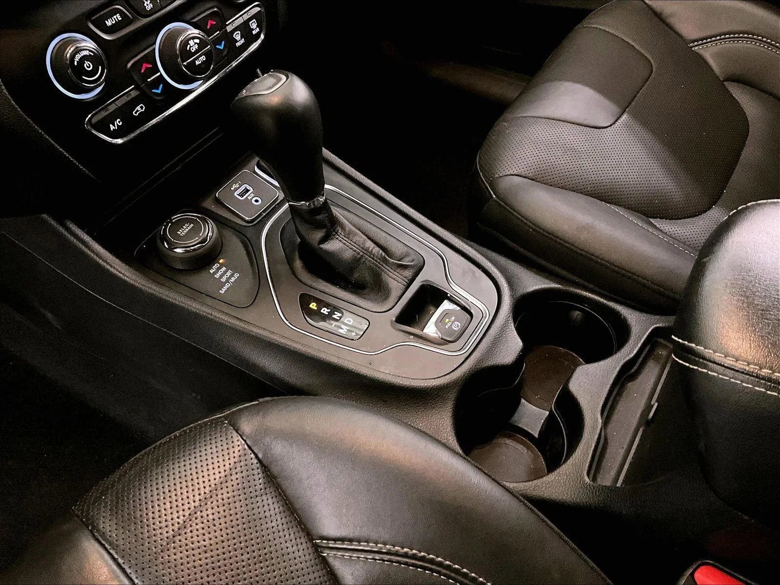 Used 2021 Jeep Cherokee Latitude Lux 80th Anniv w/ Quick Order Package 26U 80TH image 16