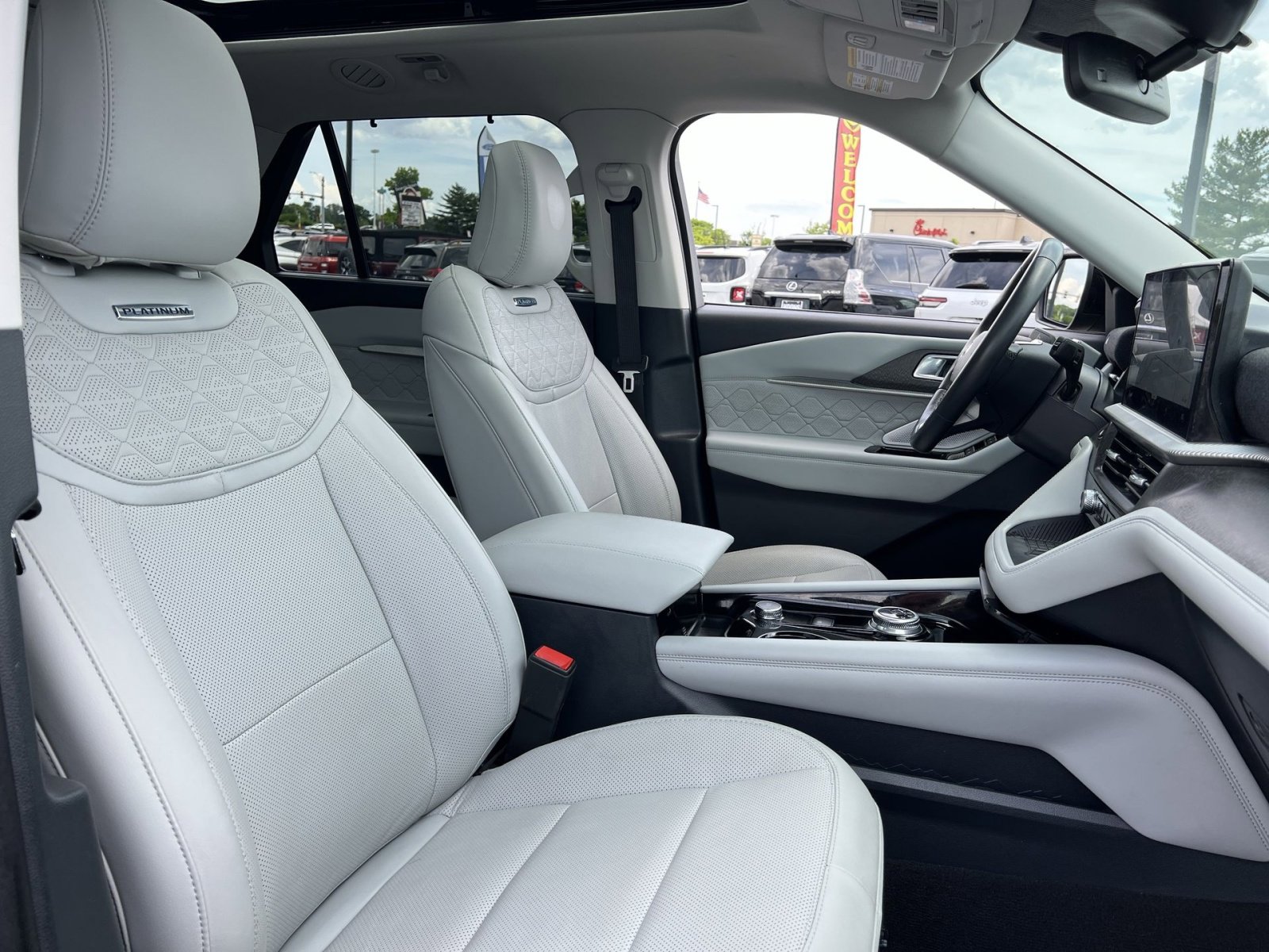 Certified 2025 Ford Explorer Platinum w/ LUX Leather Package AWD/4WD image 36