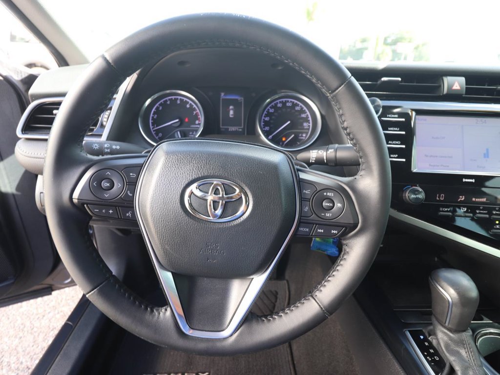 Used 2020 Toyota Camry SE FWD image 18