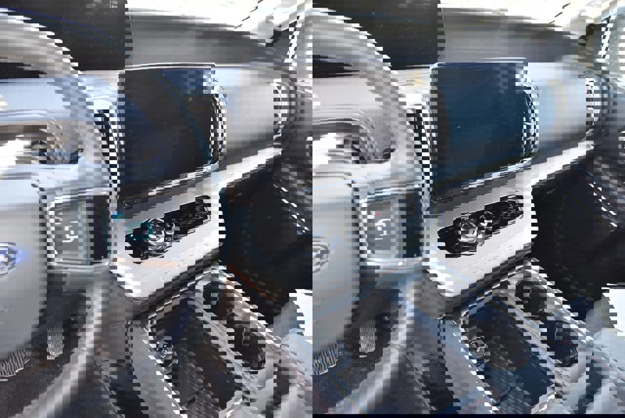 Certified 2025 Ford Expedition Active image 10